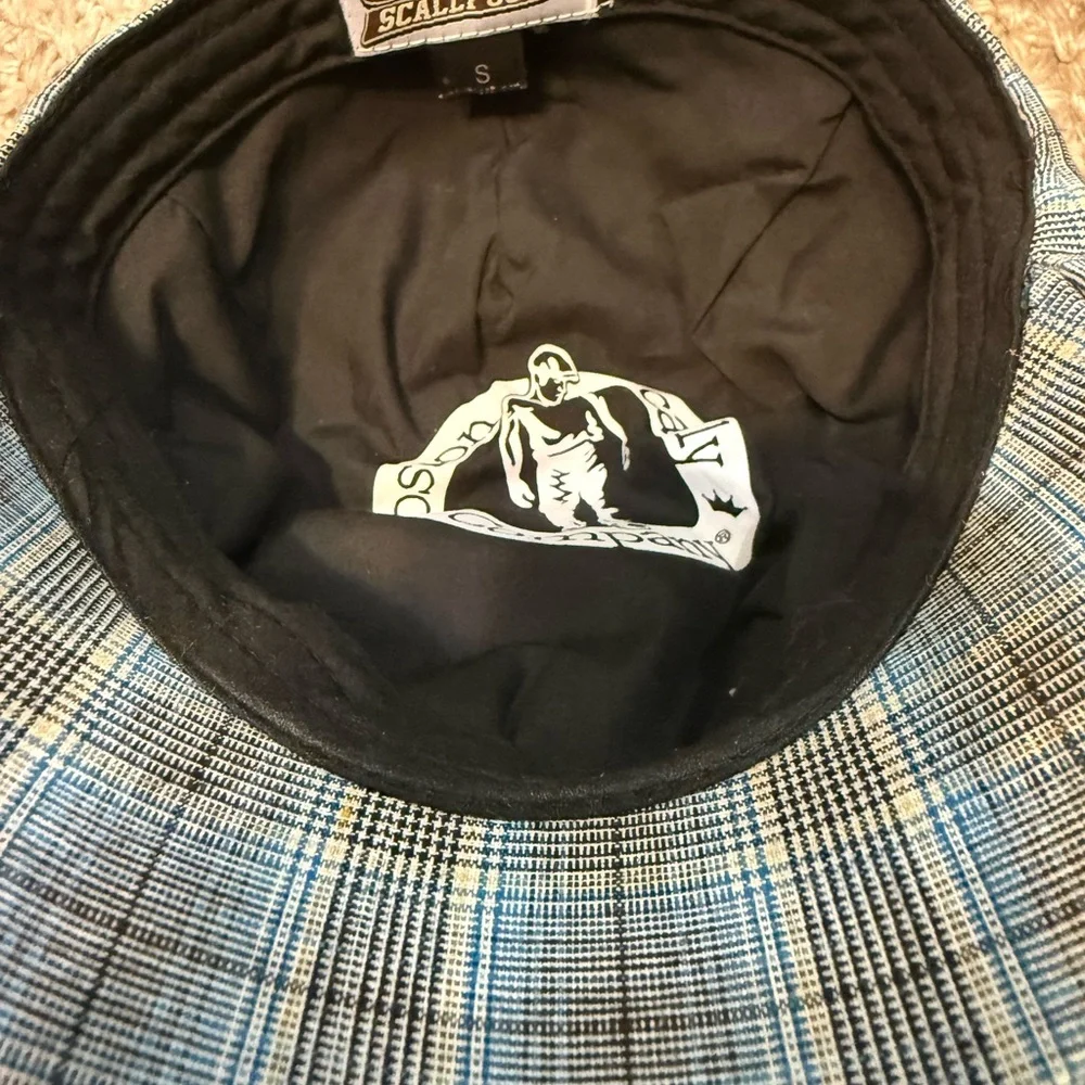 Classic Blue Checkered Men's Cap - Picture 3 of 4